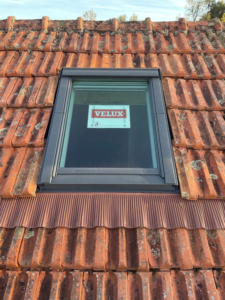 Velux réalisé par nos Charpentiers Couvreurs à limoges